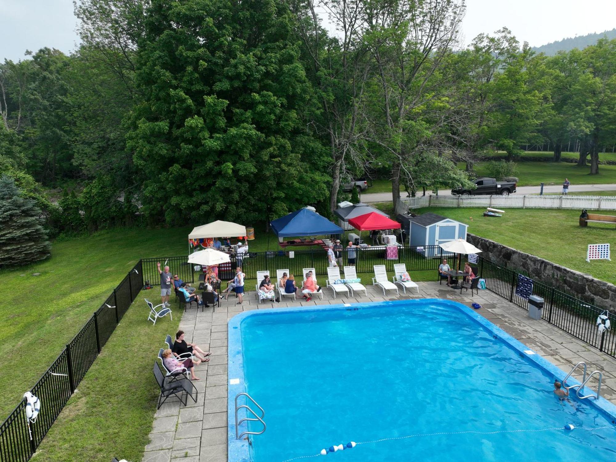Blue Bear Inn Francestown Bagian luar foto