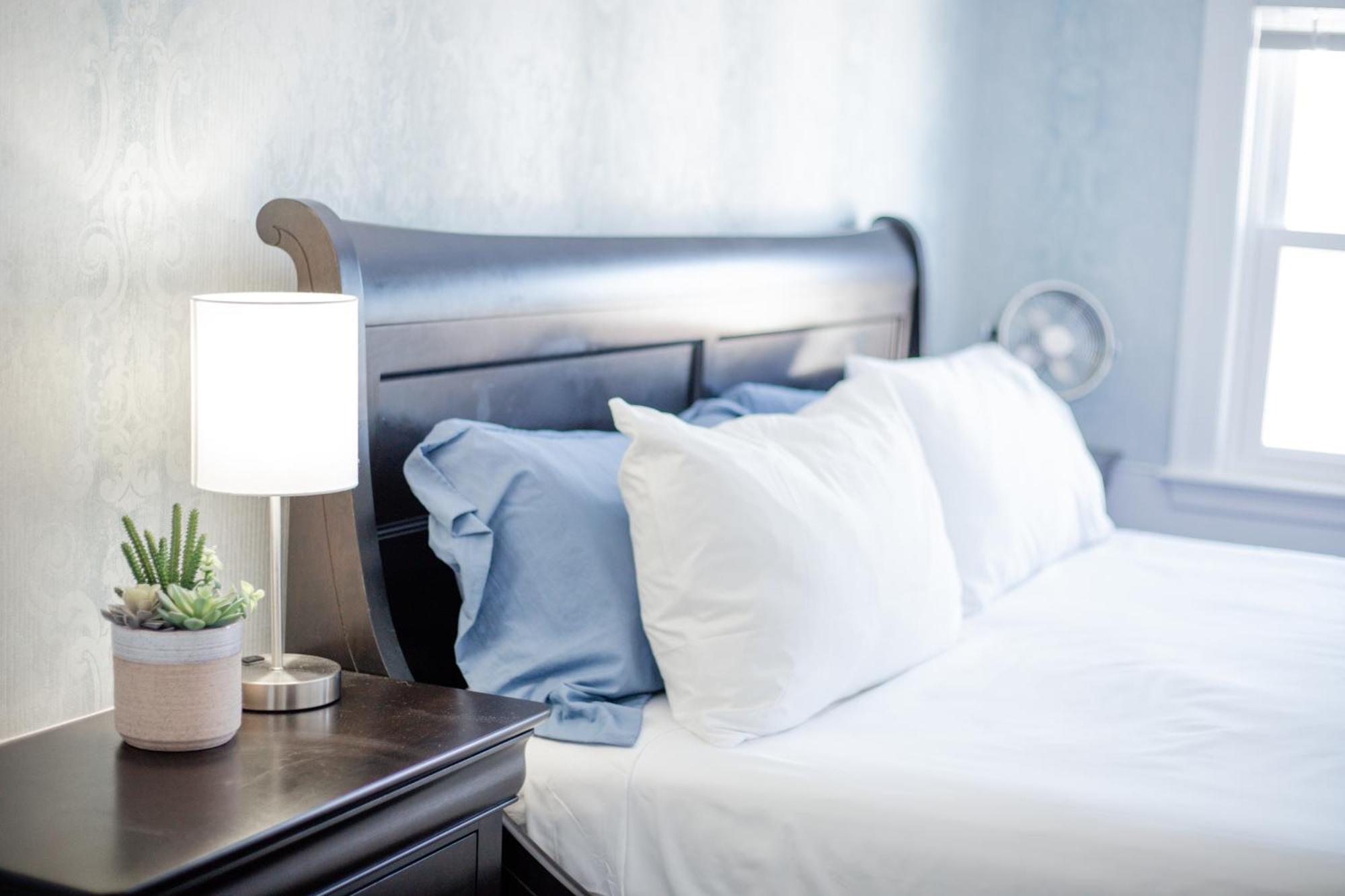 Blue Bear Inn Francestown Bagian luar foto