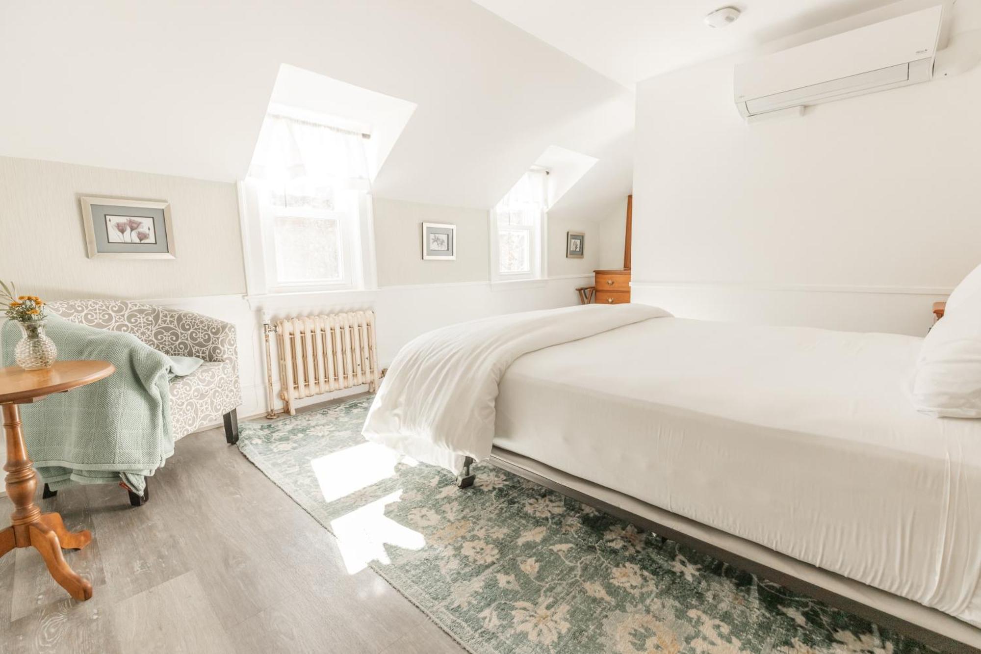 Blue Bear Inn Francestown Bagian luar foto