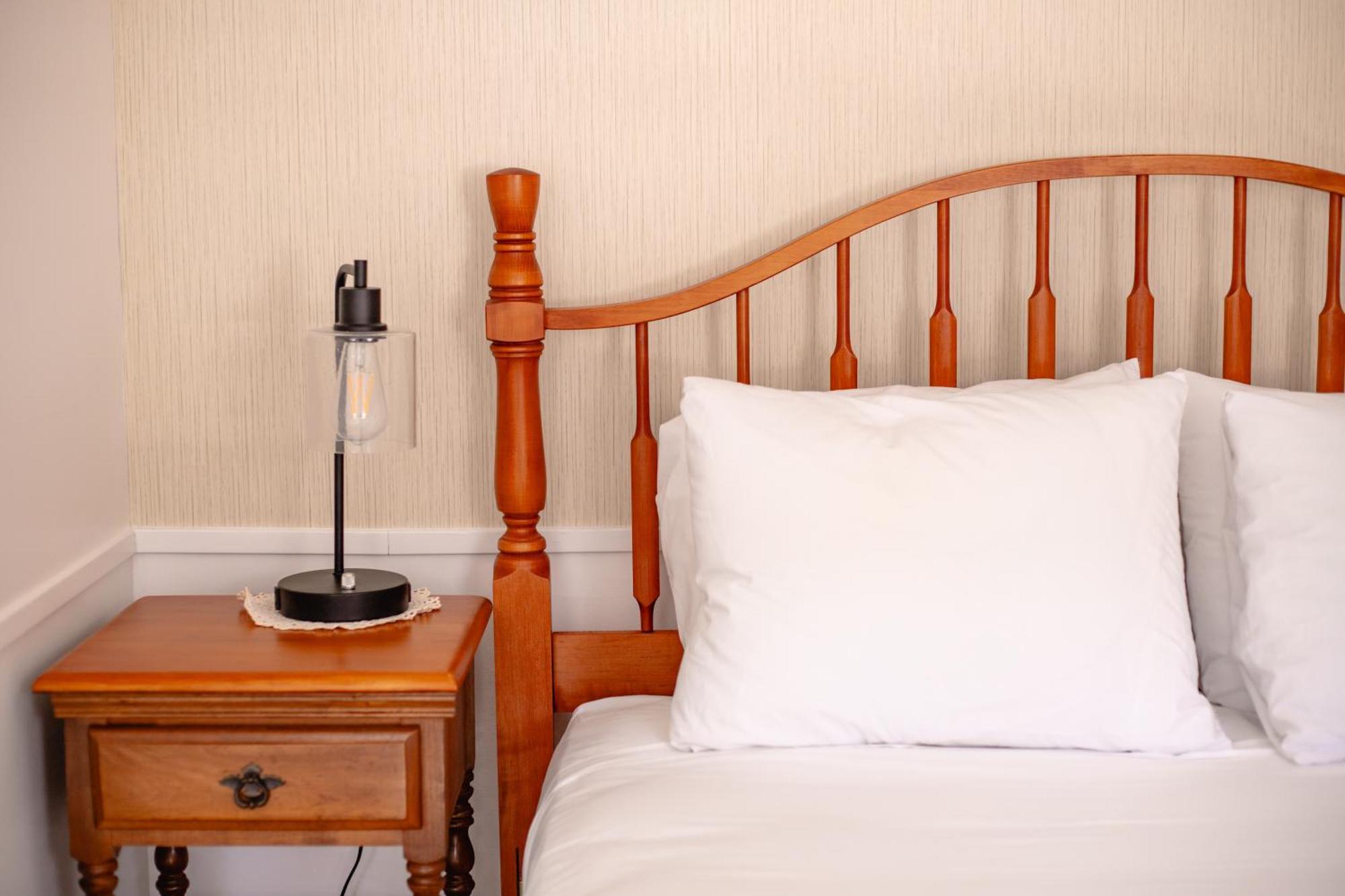 Blue Bear Inn Francestown Bagian luar foto